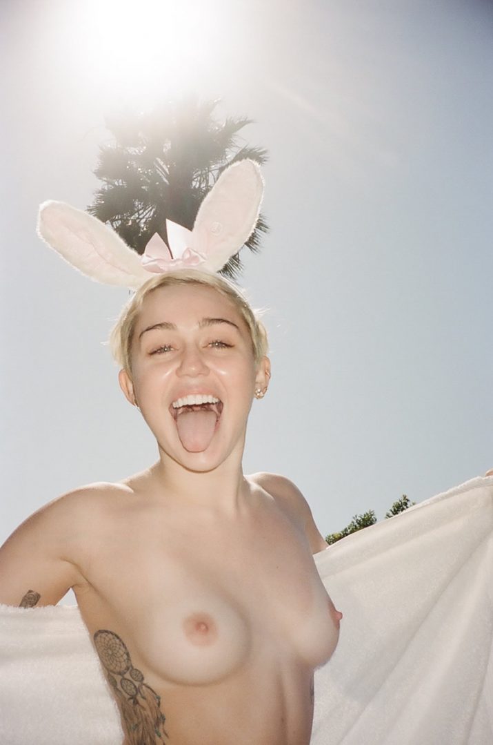 Miley Cyrus Topless (24)
