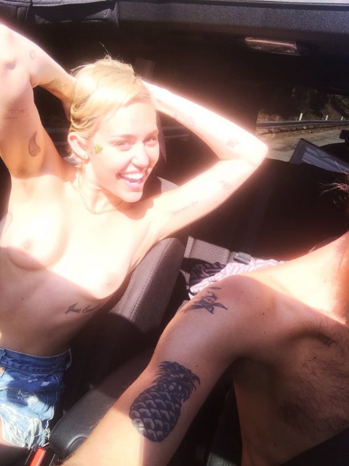 Miley Cyrus Topless (25)