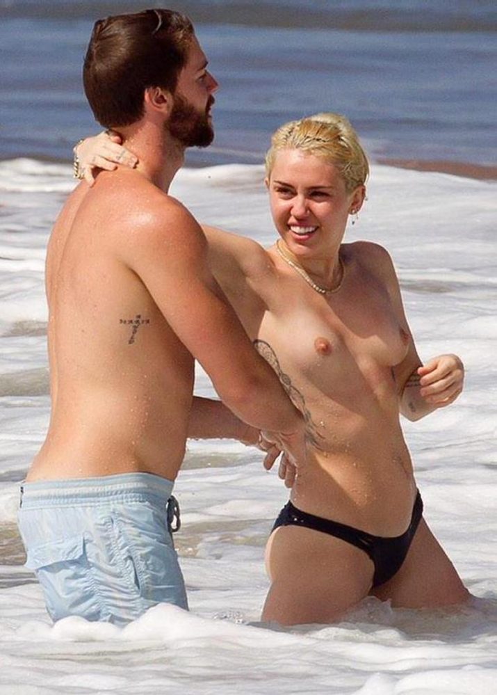 Miley Cyrus Topless (32)