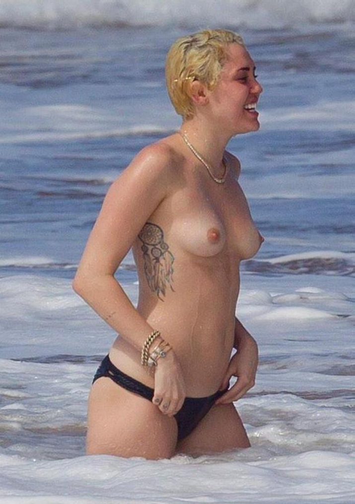 Miley Cyrus Topless (33)