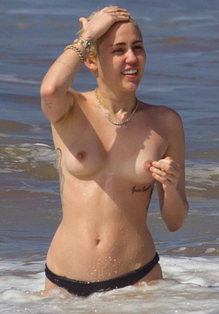 Miley Cyrus Topless (38)