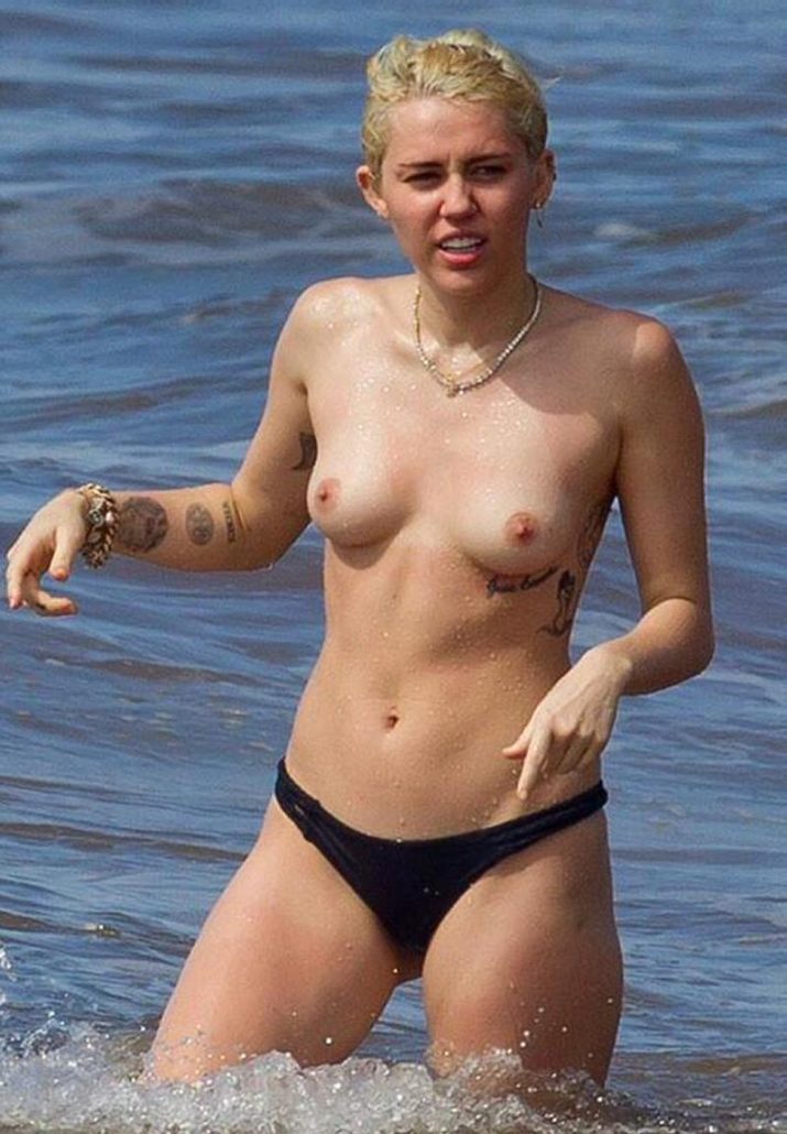 Miley Cyrus Topless (40)