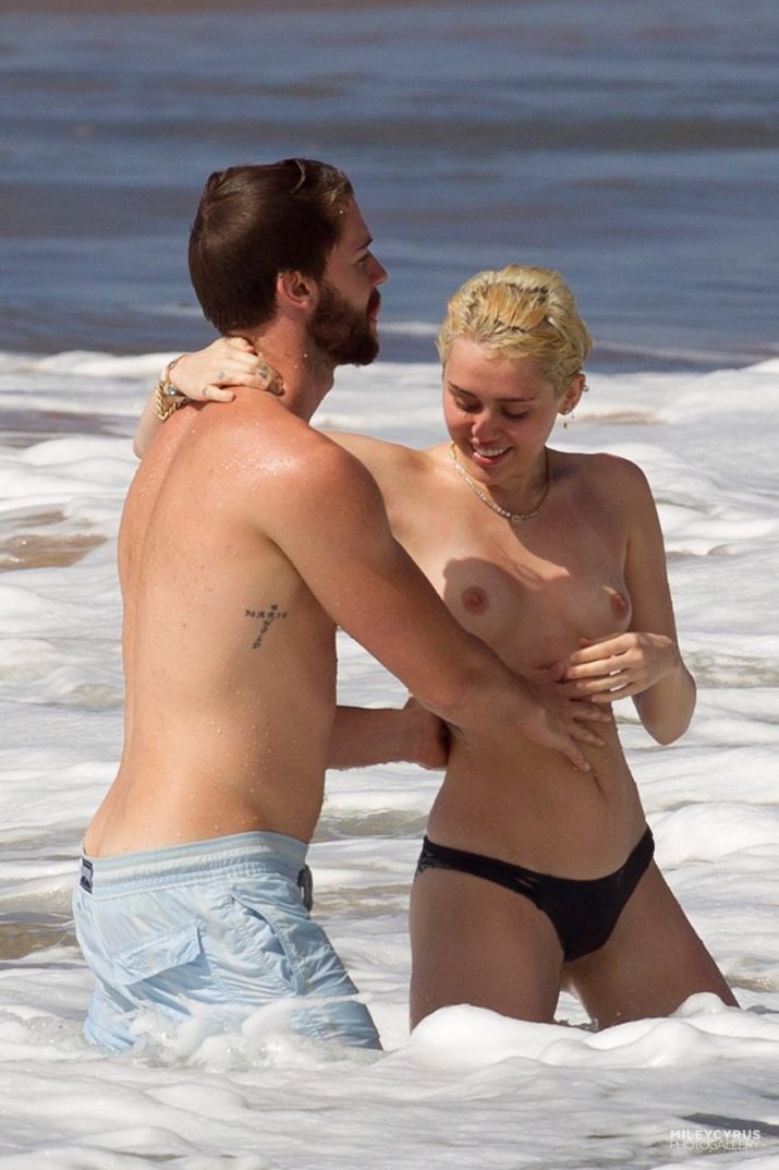 Miley Cyrus Topless (42)