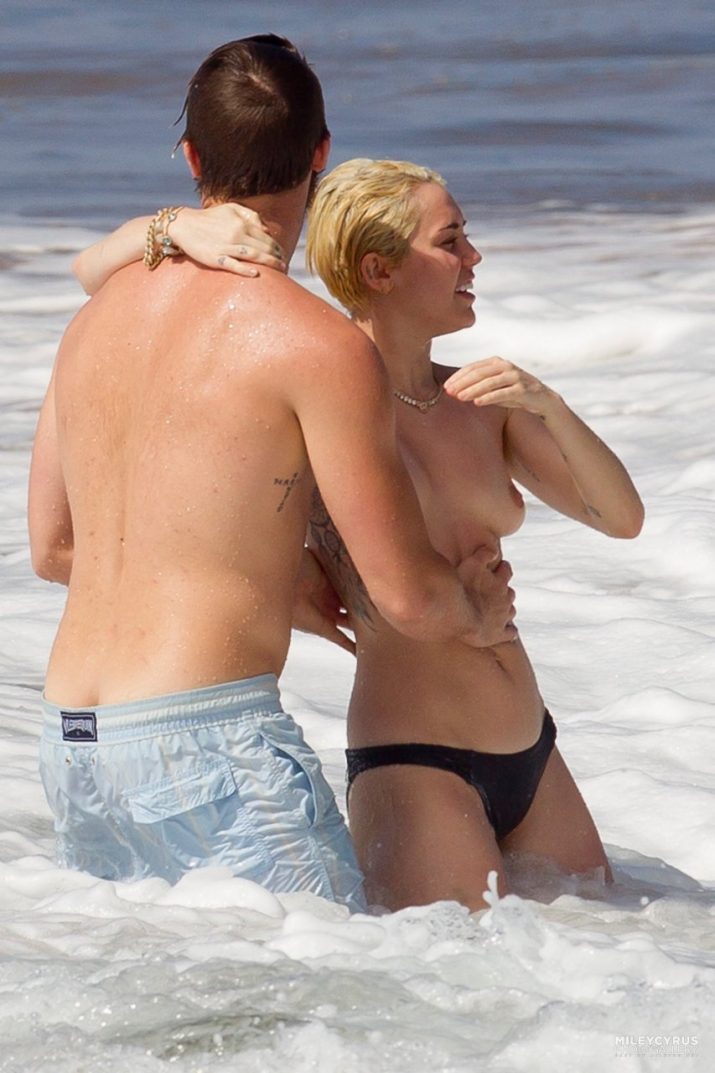 Miley Cyrus Topless (44)