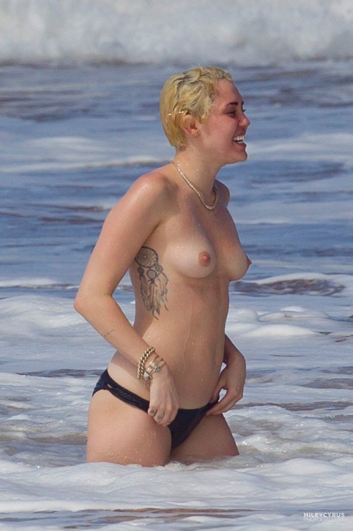 Miley Cyrus Topless (45)