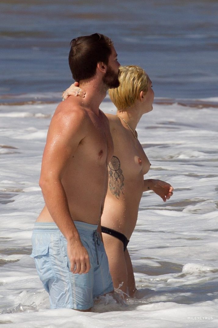 Miley Cyrus Topless (47)