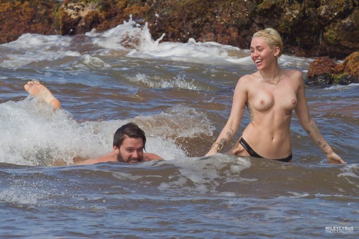 Miley Cyrus Topless (48)