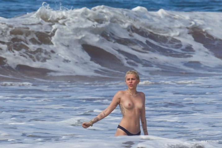 Miley Cyrus Topless (57)