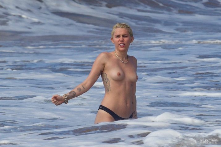 Miley Cyrus Topless (58)