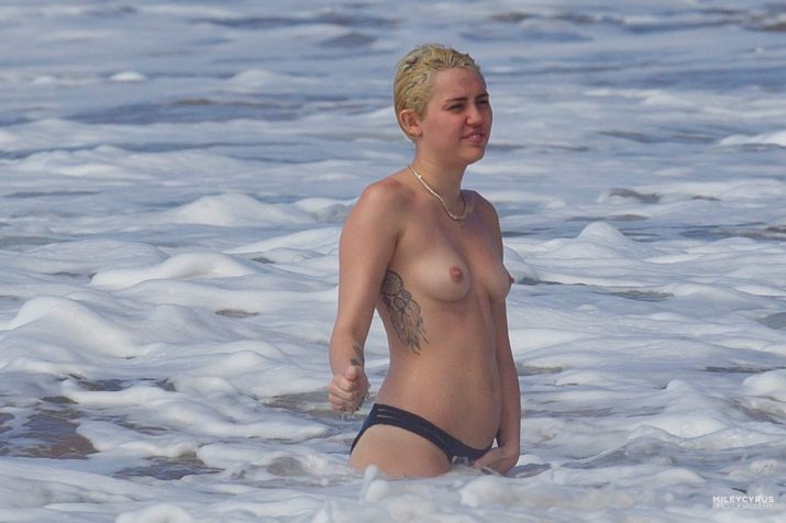 Miley Cyrus Topless (59)