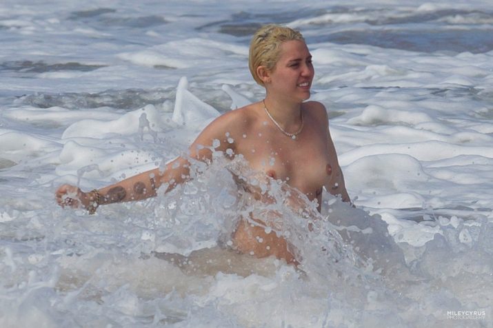 Miley Cyrus Topless (60)