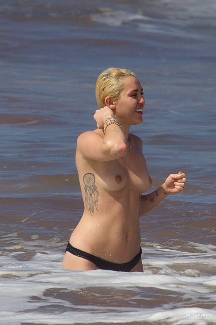 Miley Cyrus Topless (65)