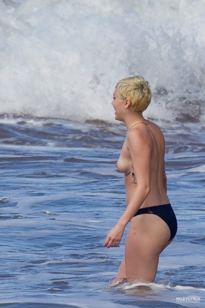 Miley Cyrus Topless (68)